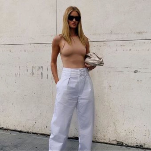 Basic Sleeveless High Neck Top in Cream. Size Small - Picture 3 of 6